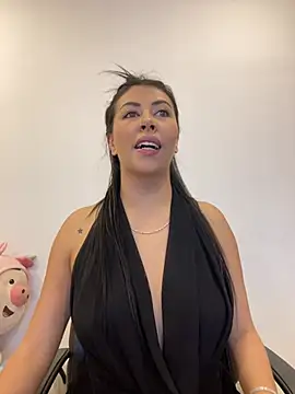 Snapshot of Alanna_atm_ chatting on 07/18/26, 12:31 Alanna atm online show from 07/18/26, 12:31