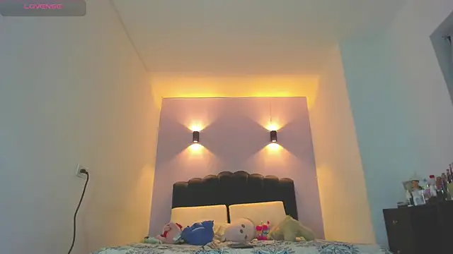 Sofia Clauss  online show from 04/12/26, 04:50