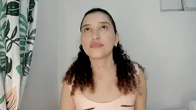 Snapshot of gabriela_duarte1 chatting on 06/06/26, 01:00 gabriela duarte1 online show from 06/06/26, 01:00