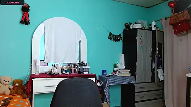 sensitive brunette online show from 11/27/25, 06:43