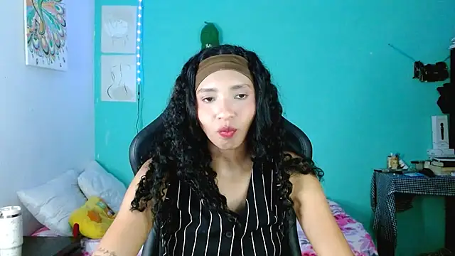 sensitive brunette online show from 04/23/26, 01:51