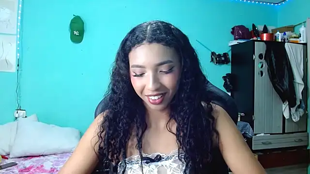 Snapshot of sensitive_brunette chatting on 04/24/26, 11:40 sensitive brunette online show from 04/24/26, 11:40
