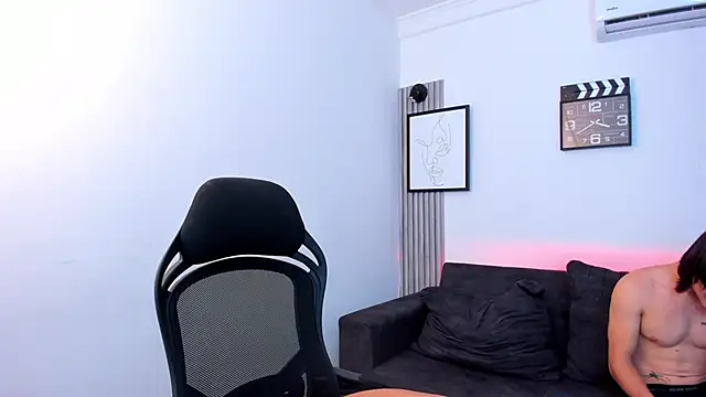 Snapshot of little_morbid chatting on 10/17/25, 02:15 little morbid online show from 10/17/25, 02:15