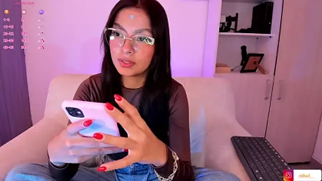 Snapshot of barbie_brunette3 chatting on 10/17/25, 03:42 barbie brunette3 online show from 10/17/25, 03:42