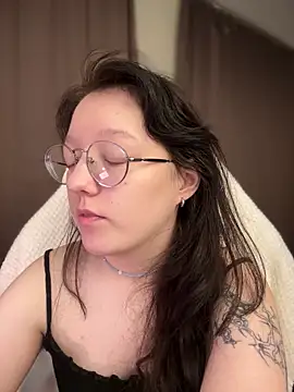 emigooflordXD online show from 12/12/24, 06:14