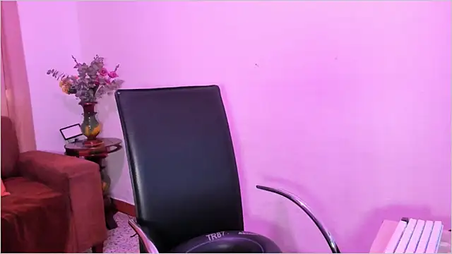 Lauren A online show from 10/27/25, 07:40