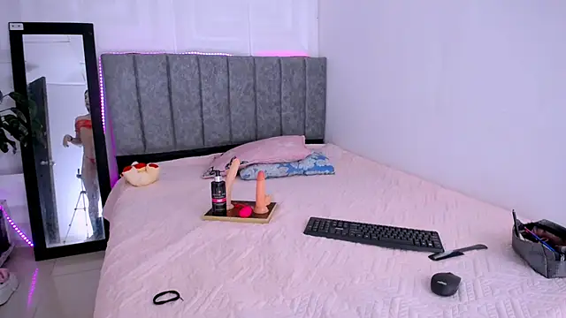 nataly red online show from 11/16/25, 09:09