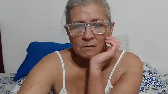 Snapshot of candy_mature_ chatting on 06/11/26, 12:32 candy mature online show from 06/11/26, 12:32