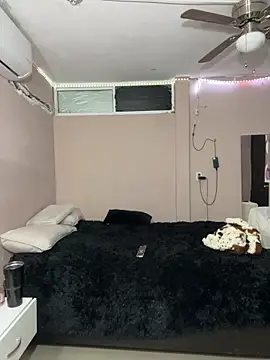 DarianaGuzz online show from 01/24/25, 12:52