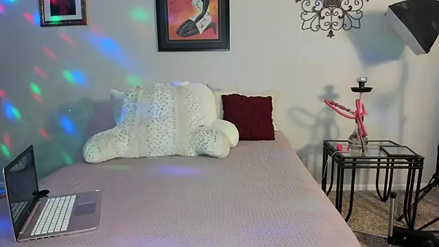 yiauana online show from 02/02/25, 04:26