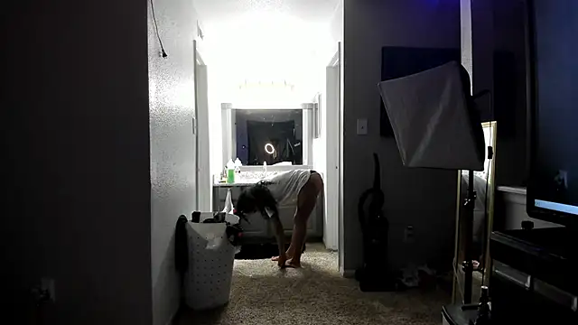 yiauana online show from 02/12/25, 10:48