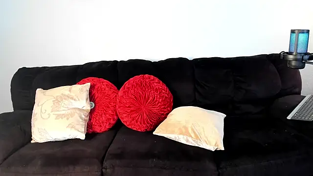 yiauana online show from 03/09/25, 08:10