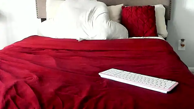 yiauana online show from 09/23/25, 02:53