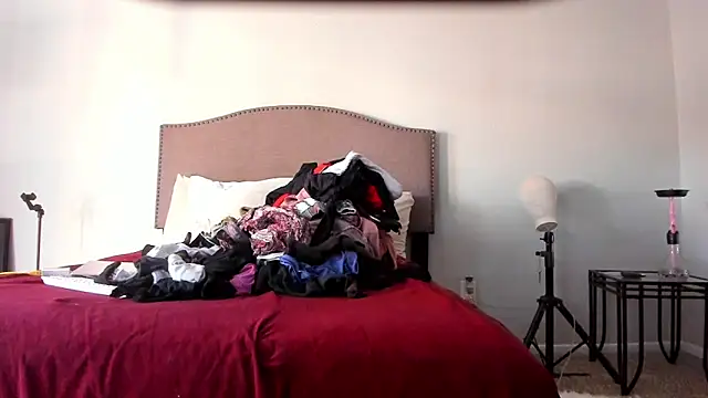 yiauana online show from 10/09/25, 10:41