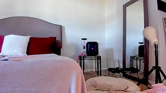 yiauana online show from 11/02/25, 03:58