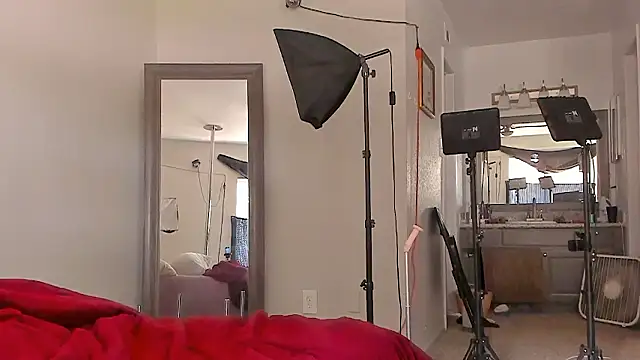 yiauana online show from 03/25/26, 06:47