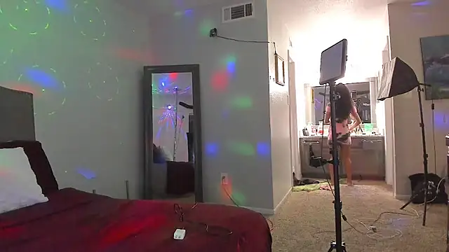 yiauana online show from 03/31/26, 03:52