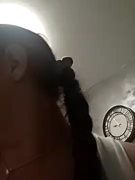 AvaLloyd online show from 10/09/25, 05:55