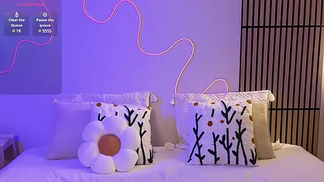 Ester Hill online show from 02/08/25, 08:21