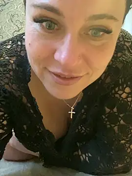 Snapshot of CuteNata chatting on 12/13/24, 01:44 CuteNata online show from 12/13/24, 01:44