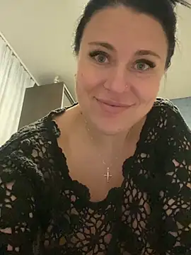 Snapshot of CuteNata chatting on 12/17/24, 03:28 CuteNata online show from 12/17/24, 03:28