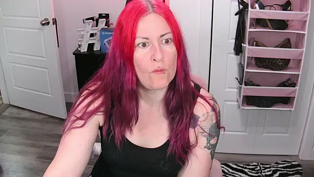 Snapshot of gennyrock chatting on 06/08/26, 01:22 gennyrock online show from 06/08/26, 01:22