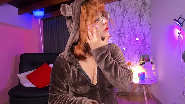 chloe blue online show from 10/27/25, 11:25