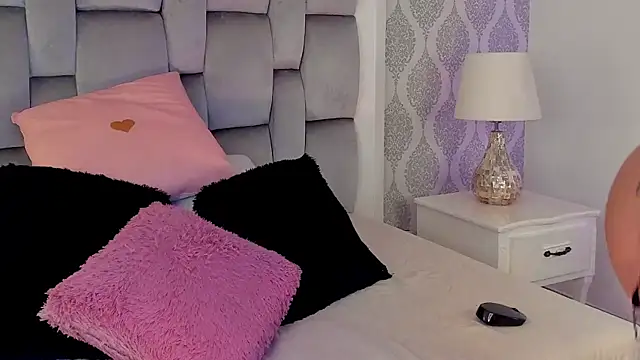 Charlotte  08 online show from 10/22/25, 07:35