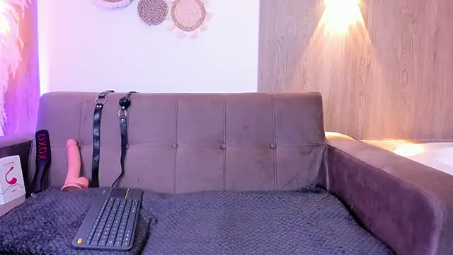 Santa Cooper  online show from 11/10/25, 03:27