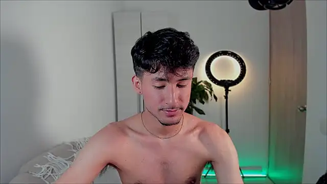 dimitri targaryen online show from 01/12/25, 05:24