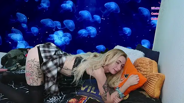 Snapshot of PrincessEmilia chatting on 09/30/25, 05:40 PrincessEmilia online show from 09/30/25, 05:40