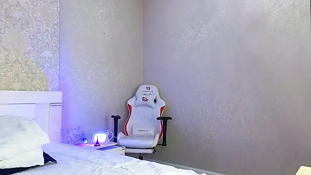 Diana Moon  online show from 12/05/25, 10:35