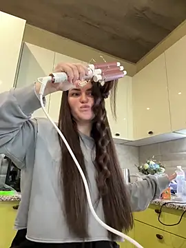 Karolina llove online show from 10/17/25, 10:07