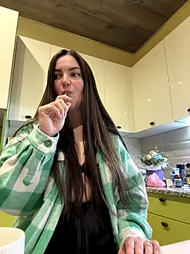 Karolina llove online show from 10/22/25, 12:00