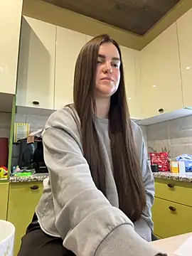 Karolina llove online show from 11/06/25, 10:16