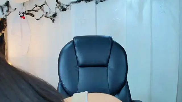 lina bedoya  online show from 11/15/25, 11:29