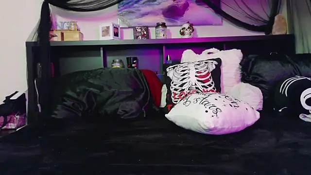 CrystalLakeXO online show from 02/03/26, 06:51