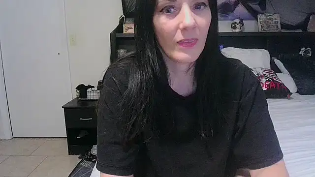 Snapshot of CrystalLakeXO chatting on 04/23/26, 05:41 CrystalLakeXO online show from 04/23/26, 05:41