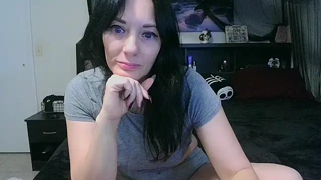 Snapshot of CrystalLakeXO chatting on 04/26/26, 05:16 CrystalLakeXO online show from 04/26/26, 05:16