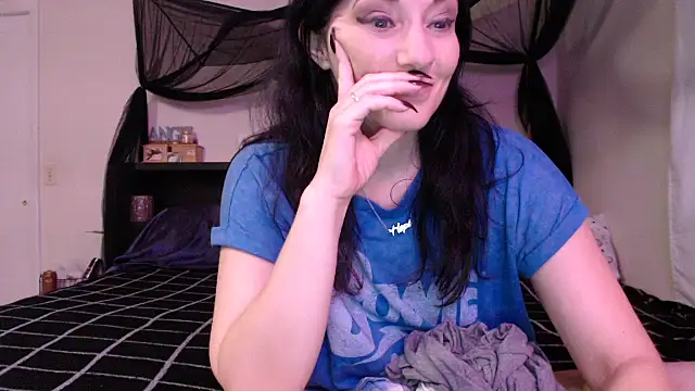 Snapshot of CrystalLakeXO chatting on 06/30/26, 04:57 CrystalLakeXO online show from 06/30/26, 04:57
