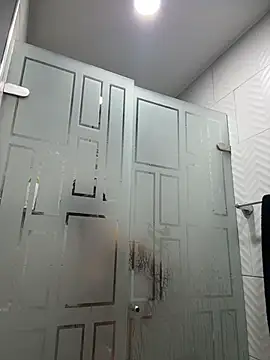 SaraParisi online show from 10/27/25, 10:25