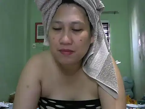 Snapshot of sweetsexysmile chatting on 06/17/26, 02:03 sweetsexysmile online show from 06/17/26, 02:03