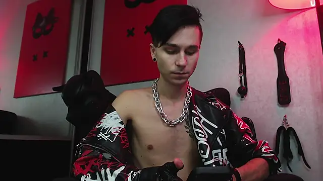 Joseph  Quinn online show from 01/20/25, 12:39