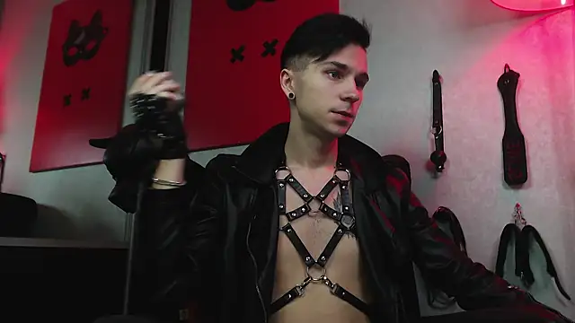 Joseph  Quinn online show from 01/30/25, 01:31