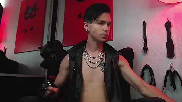 Joseph  Quinn online show from 02/21/25, 07:56