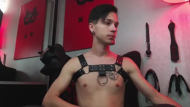 Joseph  Quinn online show from 02/24/25, 08:17