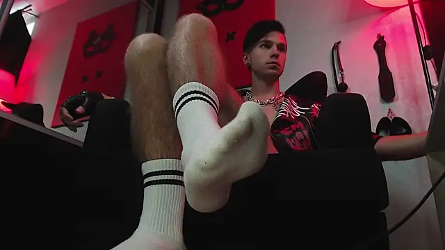 Joseph  Quinn online show from 02/28/25, 11:25