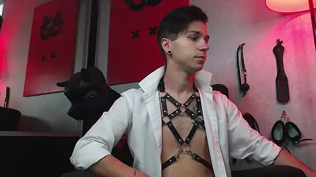 Joseph  Quinn online show from 03/01/25, 07:51