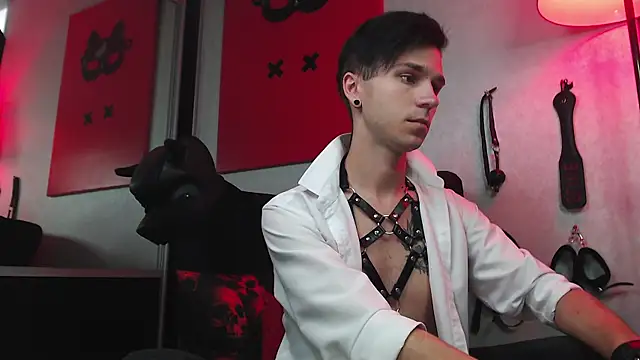 Joseph  Quinn online show from 03/01/25, 10:55