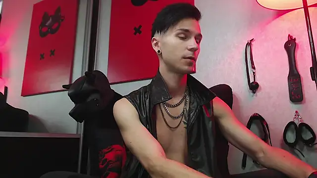 Joseph  Quinn online show from 03/06/25, 08:52